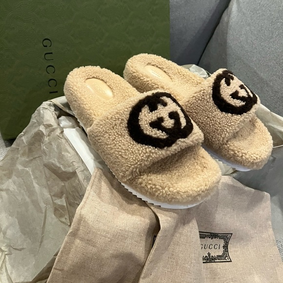 NEW in box. Gucci GG beige shearling fur platform slides - Picture 3 of 11